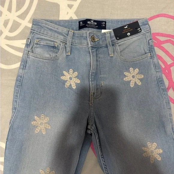 Hollister High-Rise Embroidered Floral Vintage Flare Jeans - Picture 5 of 10